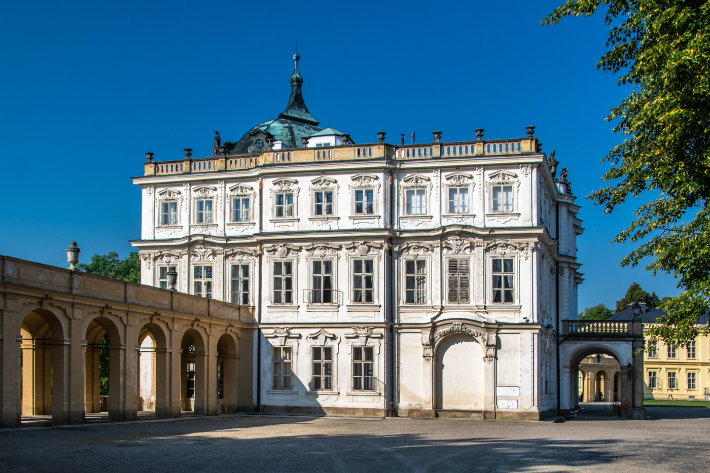 Ploskovice Castle