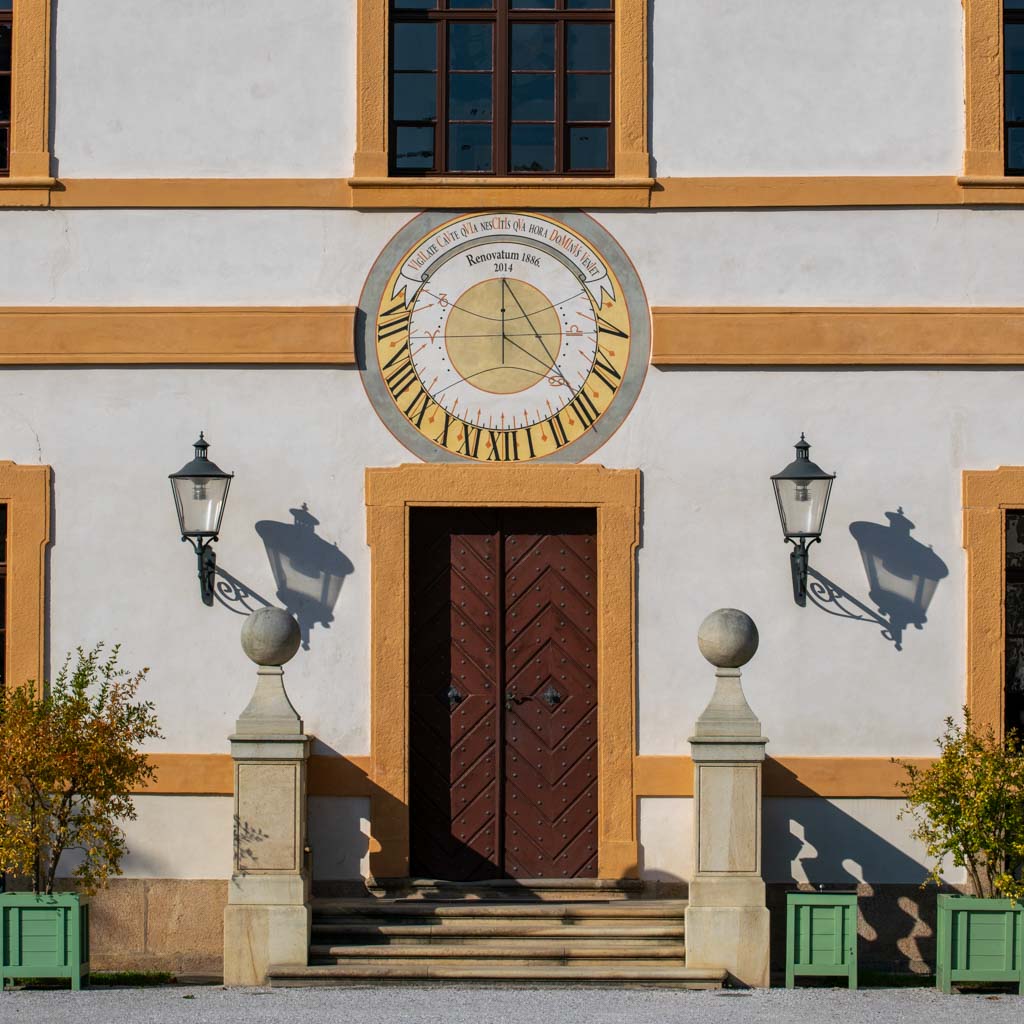 Sluneční hodiny / Sundial