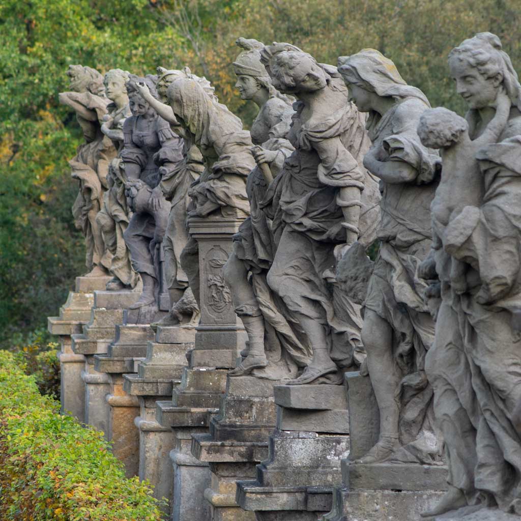 Sochy cností / Statues of virtues